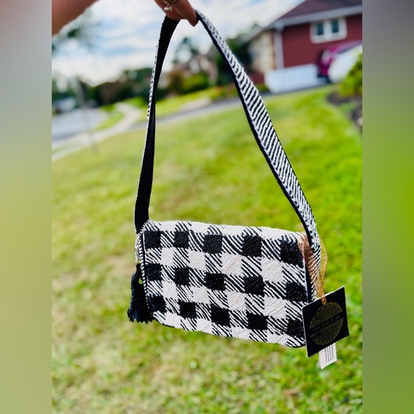 Black Swan Beaded Shoulder Bag – Black & White Houndstooth with Swan Charm - Picture 9 of 12